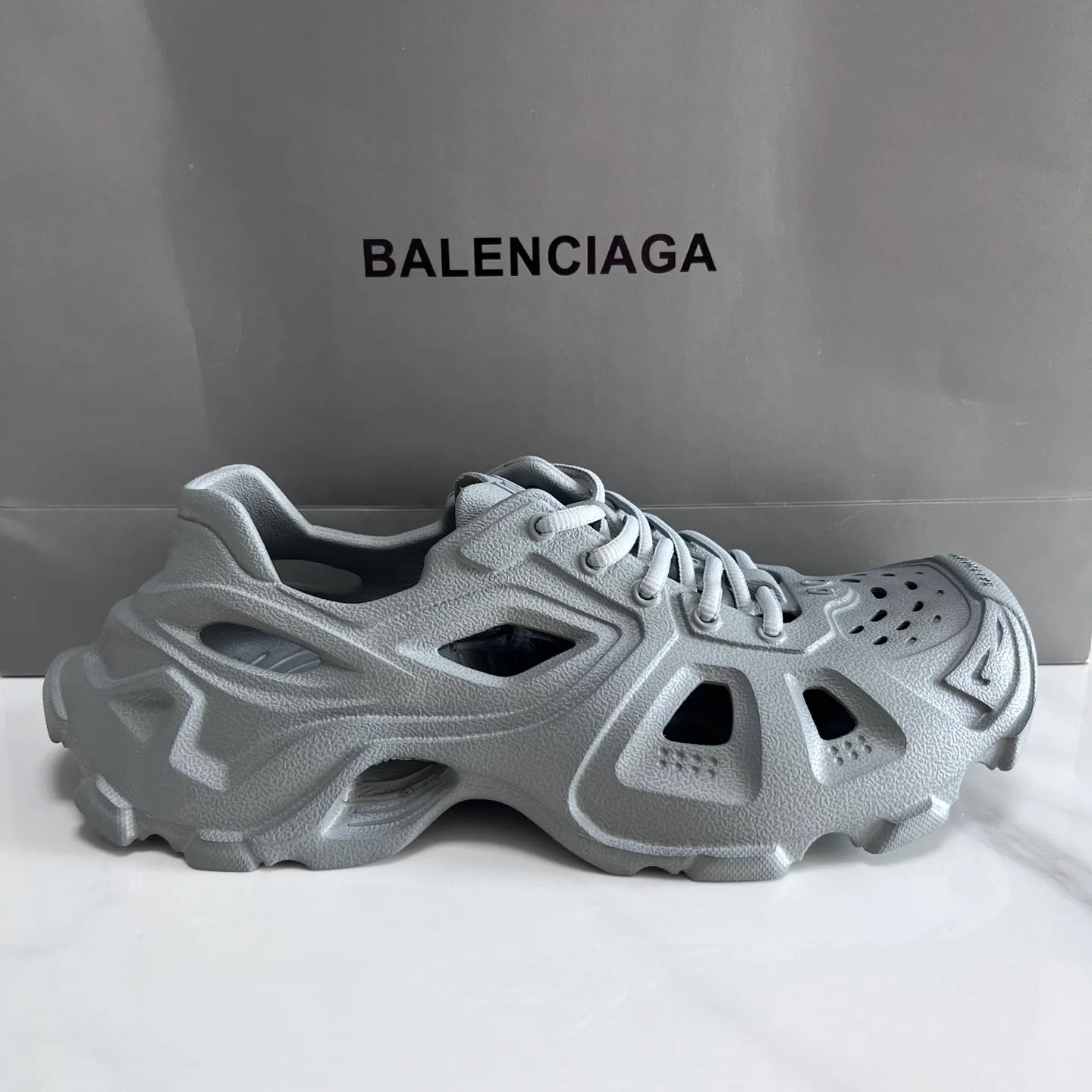 👟👟Ex-factory price 380👟👟 Balenciaga must-have beach shoes for summer. Men's and women's shoes are made of ultra-light 95% (injection molding) EVA plastic, 5% foam plastic foam cushioning material#Ultra-lightweight one-piece foam shoe mold❗New summer product, French high-end luxury brand - Balenciaga BALENCIAGA 3XL Rubber Low Top Sneakers 3XL version series summer beach wading versatile trendy lace-up casual sports hole sandals. Size: 35-46